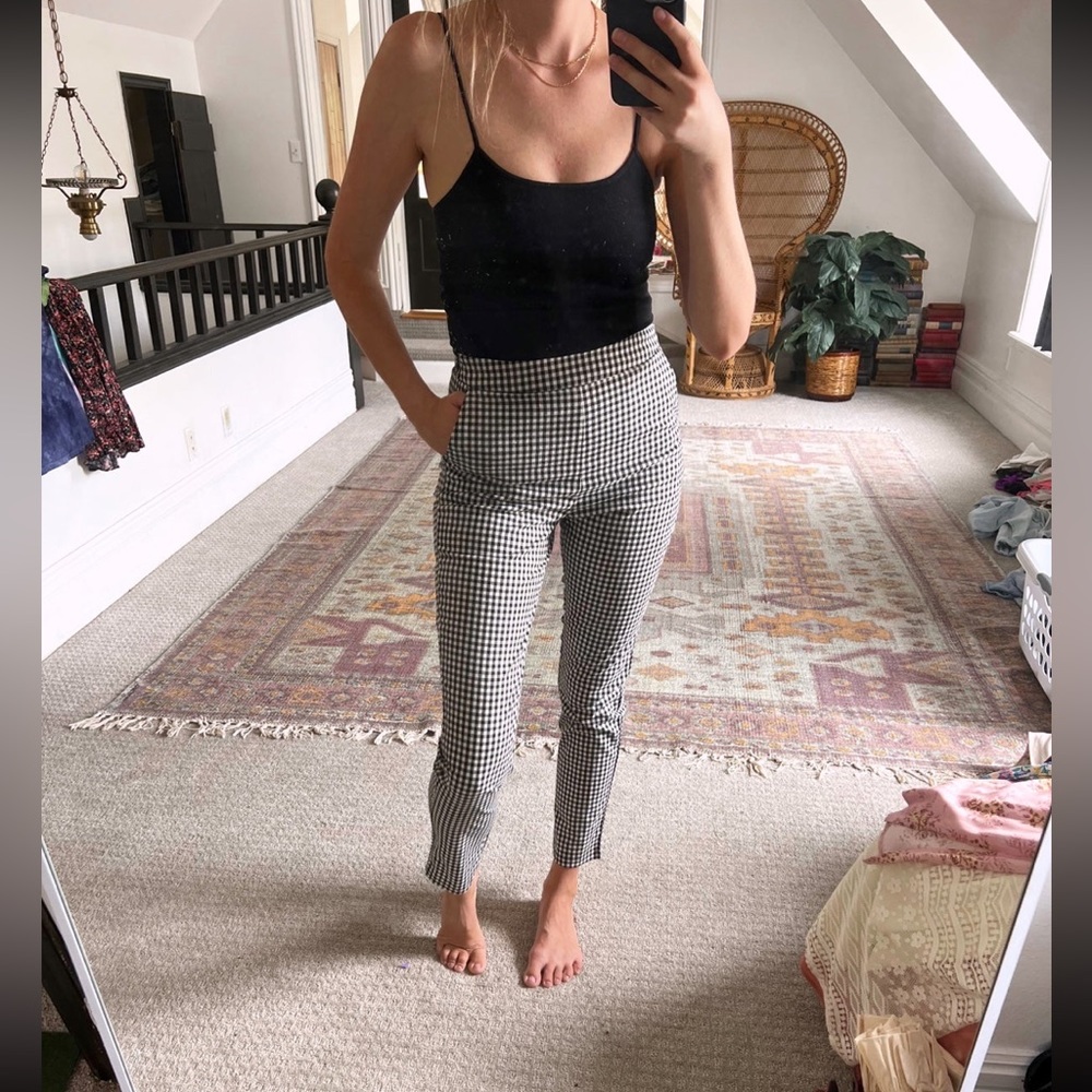 High waisted gingham ankle pants. Size small. Perfect for work and casual wear.